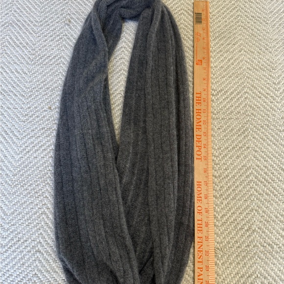 100% cashmere Halogen Charcoal Knit Scarf - Picture 3 of 3